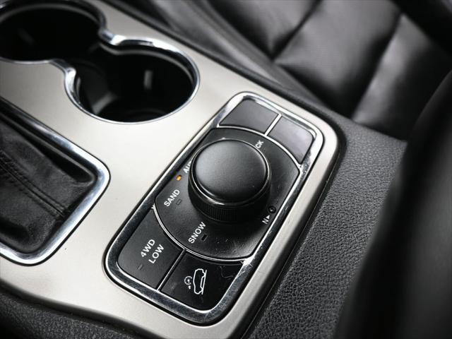 Photo of 2021 Granite Crystal Metallic Clearcoat Jeep Grand Cherokee