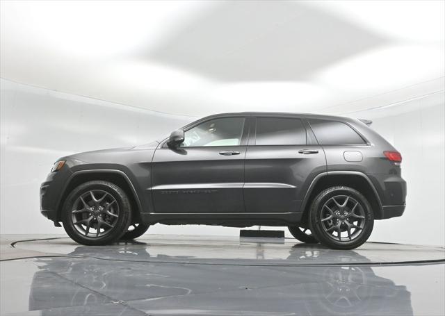 Photo of 2021 Granite Crystal Metallic Clearcoat Jeep Grand Cherokee