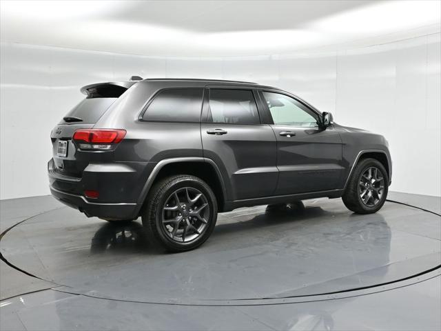 Photo of 2021 Granite Crystal Metallic Clearcoat Jeep Grand Cherokee