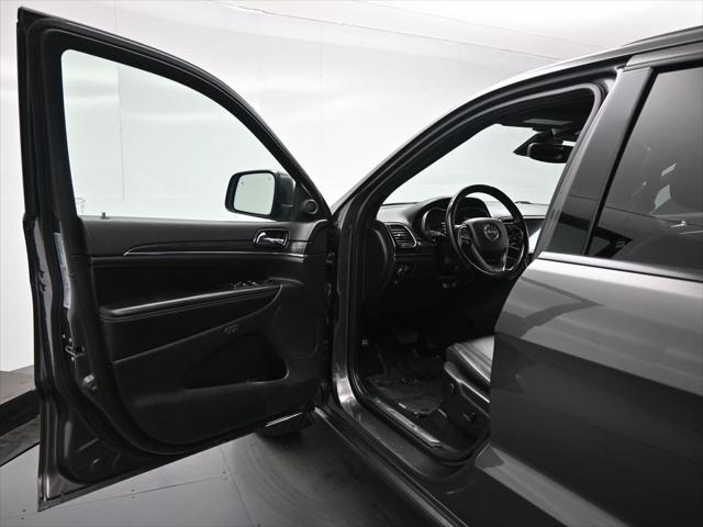 Photo of 2021 Granite Crystal Metallic Clearcoat Jeep Grand Cherokee
