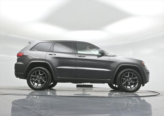 Photo of 2021 Granite Crystal Metallic Clearcoat Jeep Grand Cherokee