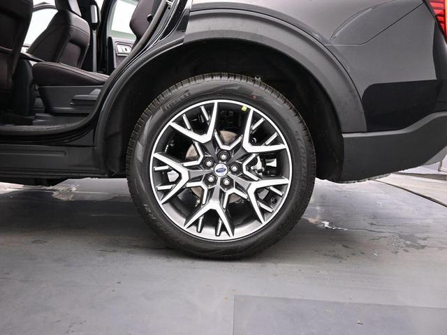 Photo of 2025 Black Metallic Ford Explorer