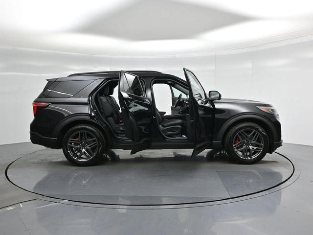 Photo of 2025 Black Metallic Ford Explorer