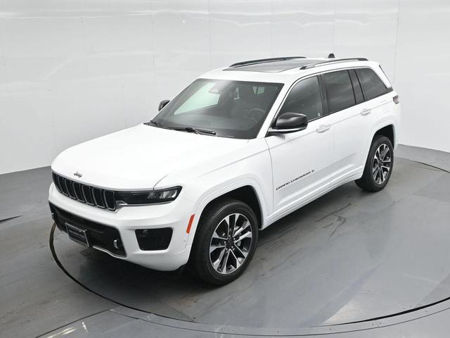 Photo of 2023 Bright White Clearcoat Jeep Grand Cherokee