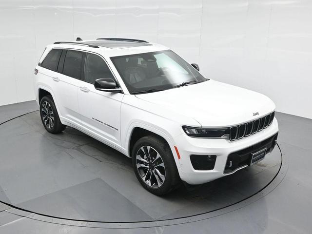 Photo of 2023 Bright White Clearcoat Jeep Grand Cherokee