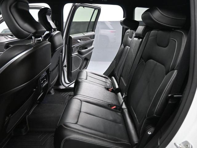 Photo of 2023 Bright White Clearcoat Jeep Grand Cherokee