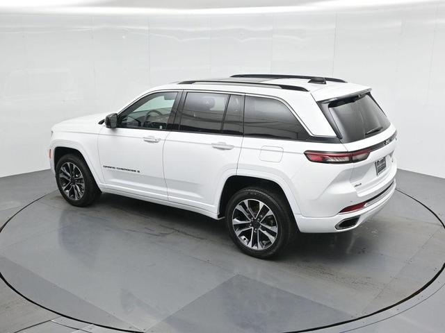Photo of 2023 Bright White Clearcoat Jeep Grand Cherokee