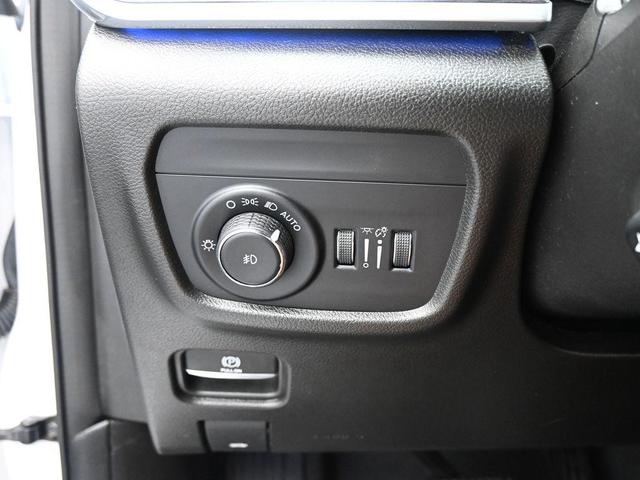 Photo of 2023 Bright White Clearcoat Jeep Grand Cherokee