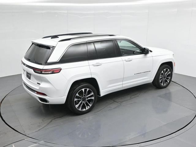 Photo of 2023 Bright White Clearcoat Jeep Grand Cherokee
