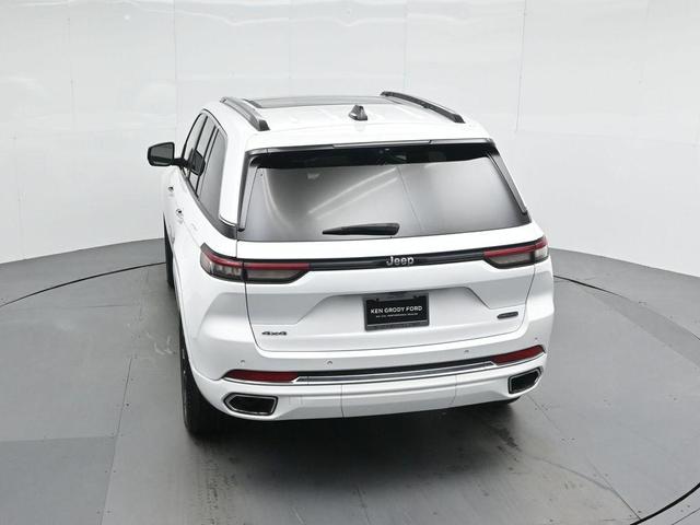 Photo of 2023 Bright White Clearcoat Jeep Grand Cherokee