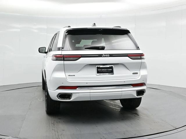 Photo of 2023 Bright White Clearcoat Jeep Grand Cherokee