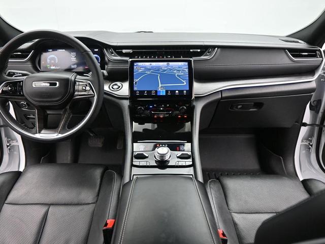 Photo of 2023 Bright White Clearcoat Jeep Grand Cherokee