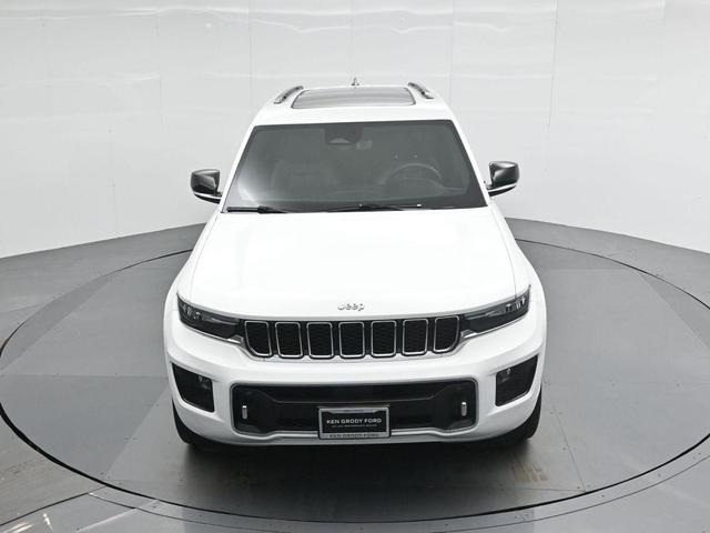 Photo of 2023 Bright White Clearcoat Jeep Grand Cherokee