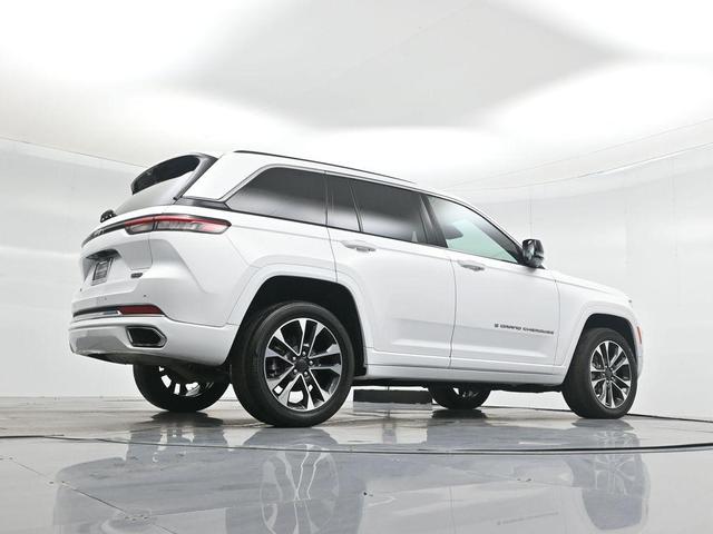 Photo of 2023 Bright White Clearcoat Jeep Grand Cherokee