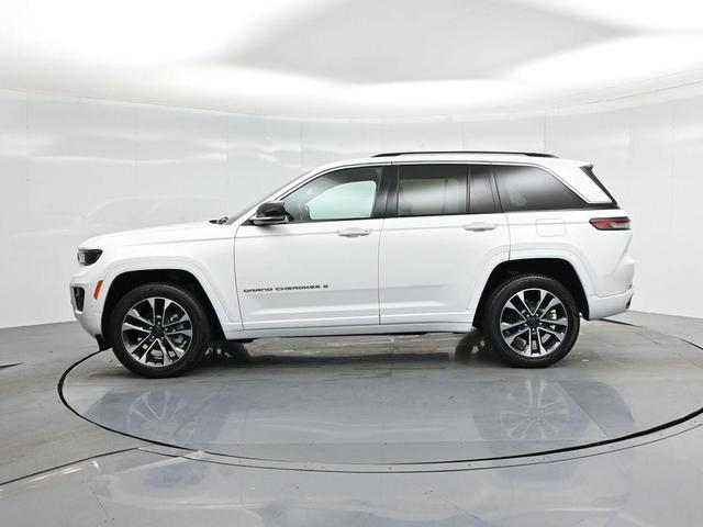 Photo of 2023 Bright White Clearcoat Jeep Grand Cherokee