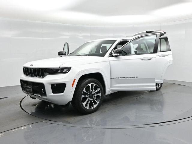 Photo of 2023 Bright White Clearcoat Jeep Grand Cherokee
