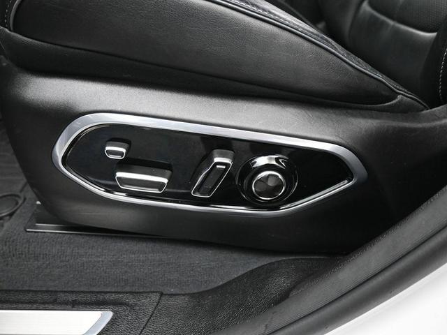 Photo of 2023 Bright White Clearcoat Jeep Grand Cherokee
