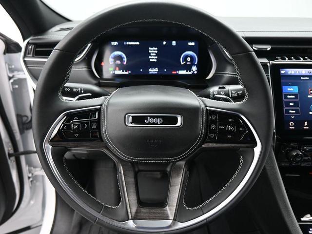 Photo of 2023 Bright White Clearcoat Jeep Grand Cherokee