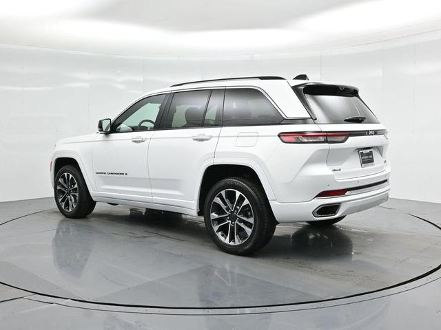 Photo of 2023 Bright White Clearcoat Jeep Grand Cherokee