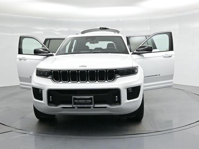 Photo of 2023 Bright White Clearcoat Jeep Grand Cherokee