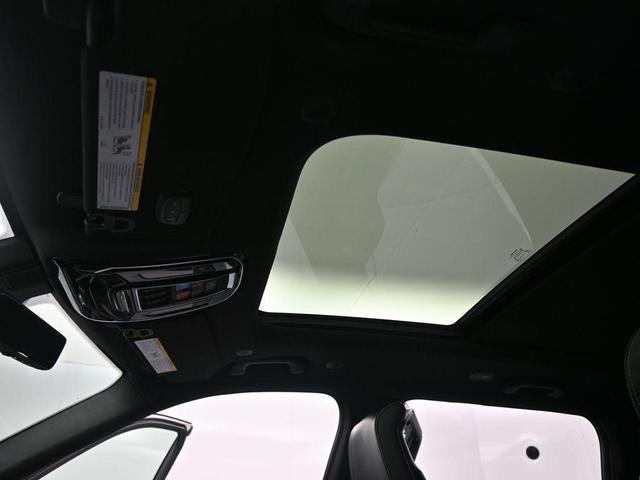 Photo of 2023 Bright White Clearcoat Jeep Grand Cherokee