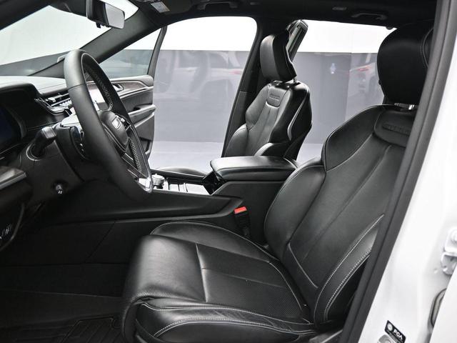 Photo of 2023 Bright White Clearcoat Jeep Grand Cherokee