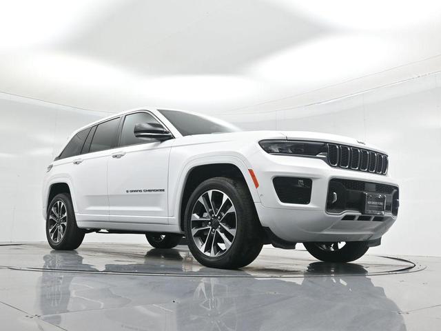 Photo of 2023 Bright White Clearcoat Jeep Grand Cherokee
