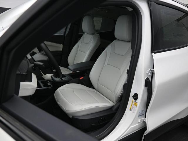 Photo of 2025 Star White Metallic Tri-Coat Ford Mustang Mach-E