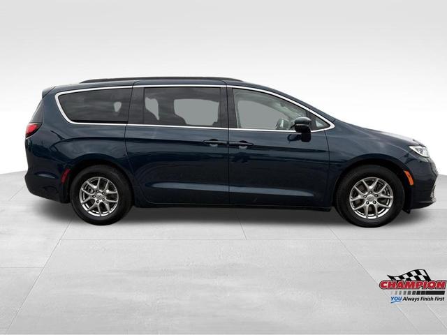 Photo of 2021 Fathom Blue Pearlcoat Chrysler Pacifica