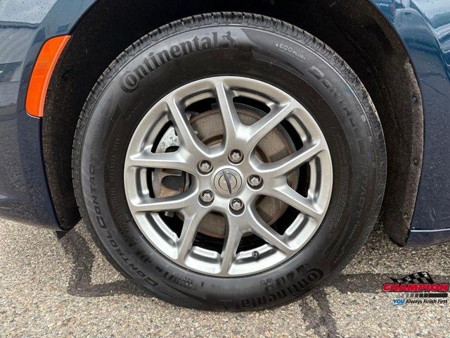 Photo of 2021 Fathom Blue Pearlcoat Chrysler Pacifica