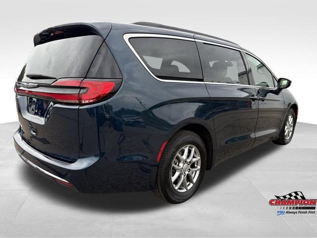 Photo of 2021 Fathom Blue Pearlcoat Chrysler Pacifica