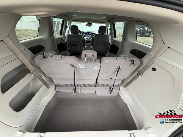 Photo of 2021 Fathom Blue Pearlcoat Chrysler Pacifica
