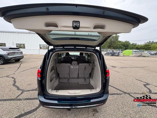 Photo of 2021 Fathom Blue Pearlcoat Chrysler Pacifica