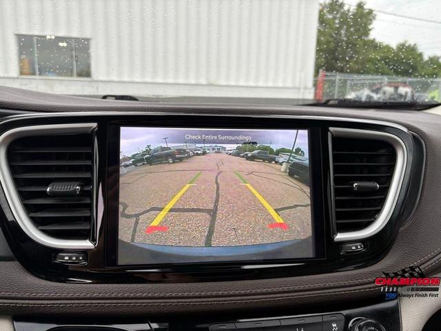 Photo of 2021 Fathom Blue Pearlcoat Chrysler Pacifica