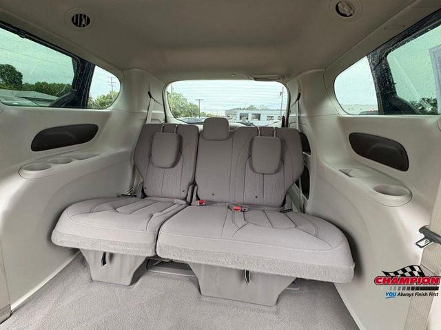 Photo of 2021 Fathom Blue Pearlcoat Chrysler Pacifica