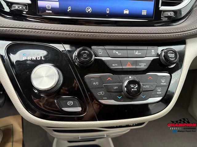 Photo of 2021 Fathom Blue Pearlcoat Chrysler Pacifica