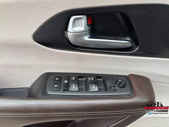 Photo of 2021 Fathom Blue Pearlcoat Chrysler Pacifica
