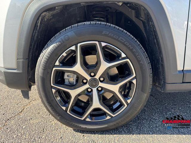 Photo of 2025 Silver Zynith Jeep Compass