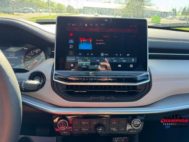 Photo of 2025 Silver Zynith Jeep Compass