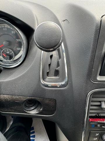 Photo of 2015 Brilliant Black Crystal Pearlcoat Dodge Grand Caravan