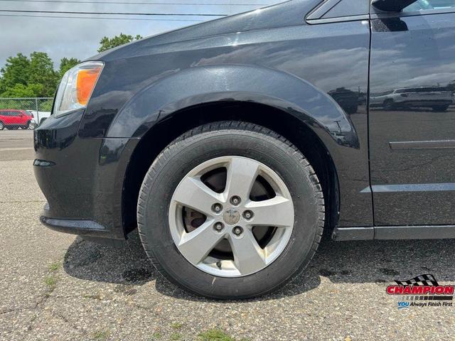 Photo of 2015 Brilliant Black Crystal Pearlcoat Dodge Grand Caravan