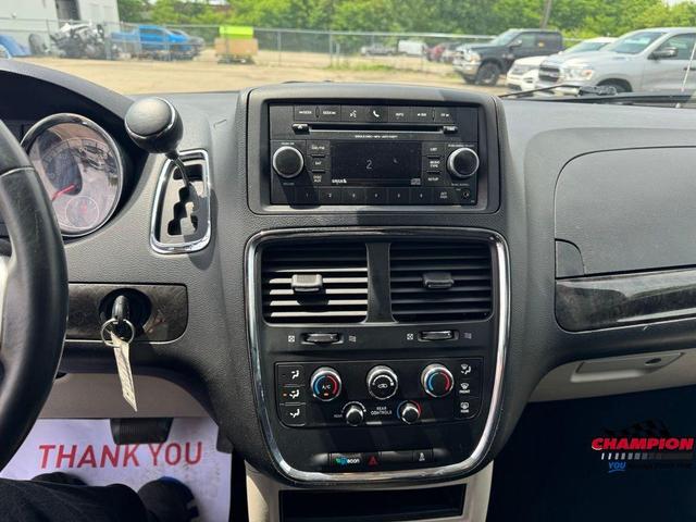 Photo of 2015 Brilliant Black Crystal Pearlcoat Dodge Grand Caravan