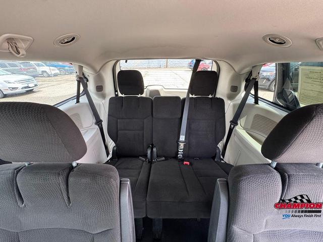 Photo of 2015 Brilliant Black Crystal Pearlcoat Dodge Grand Caravan