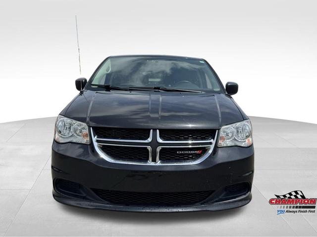 Photo of 2015 Brilliant Black Crystal Pearlcoat Dodge Grand Caravan