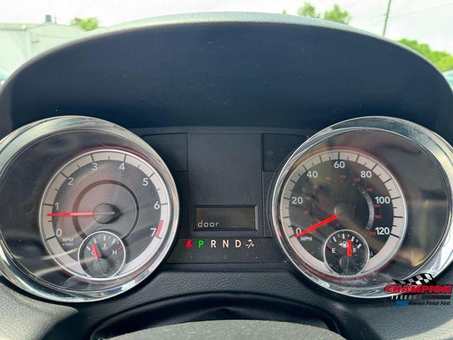 Photo of 2015 Brilliant Black Crystal Pearlcoat Dodge Grand Caravan