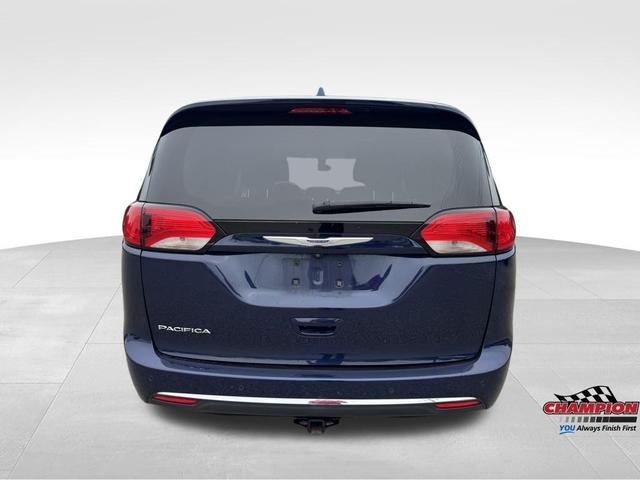 Photo of 2019 Jazz Blue Pearlcoat Chrysler Pacifica