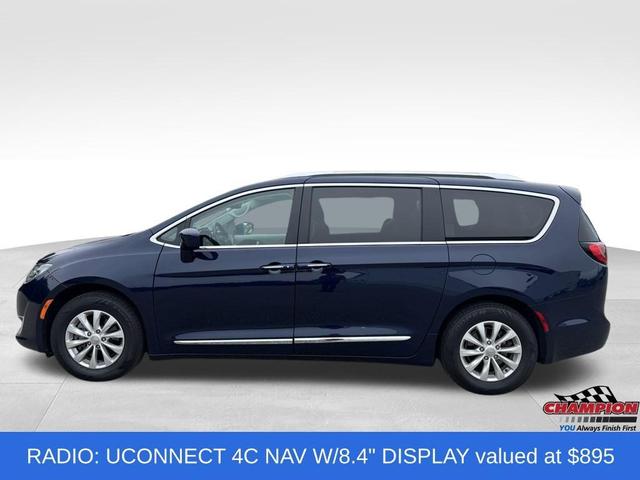 Photo of 2019 Jazz Blue Pearlcoat Chrysler Pacifica