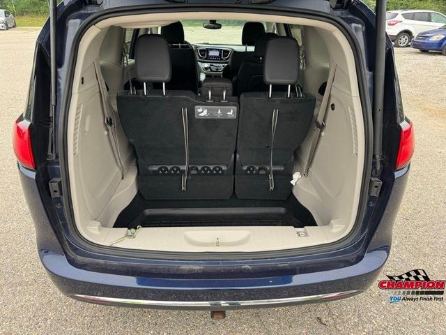Photo of 2019 Jazz Blue Pearlcoat Chrysler Pacifica