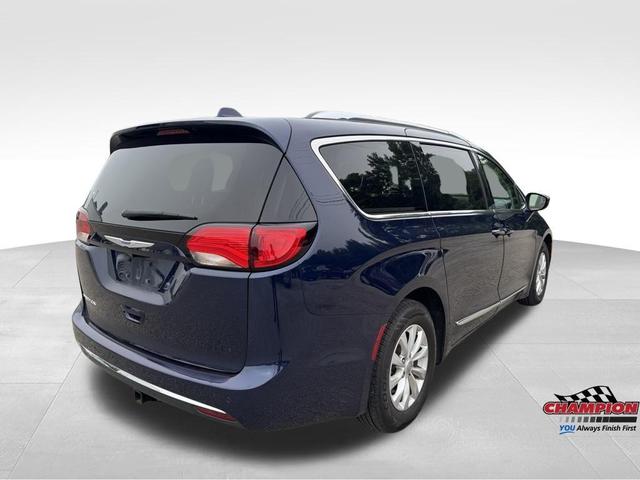 Photo of 2019 Jazz Blue Pearlcoat Chrysler Pacifica