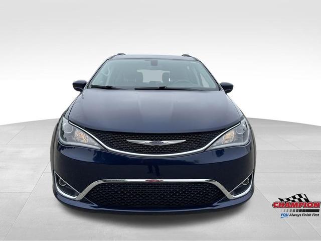 Photo of 2019 Jazz Blue Pearlcoat Chrysler Pacifica